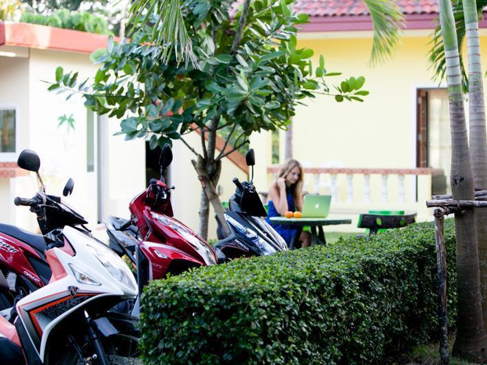 Lucky Lek Resort Rawai Exterior photo