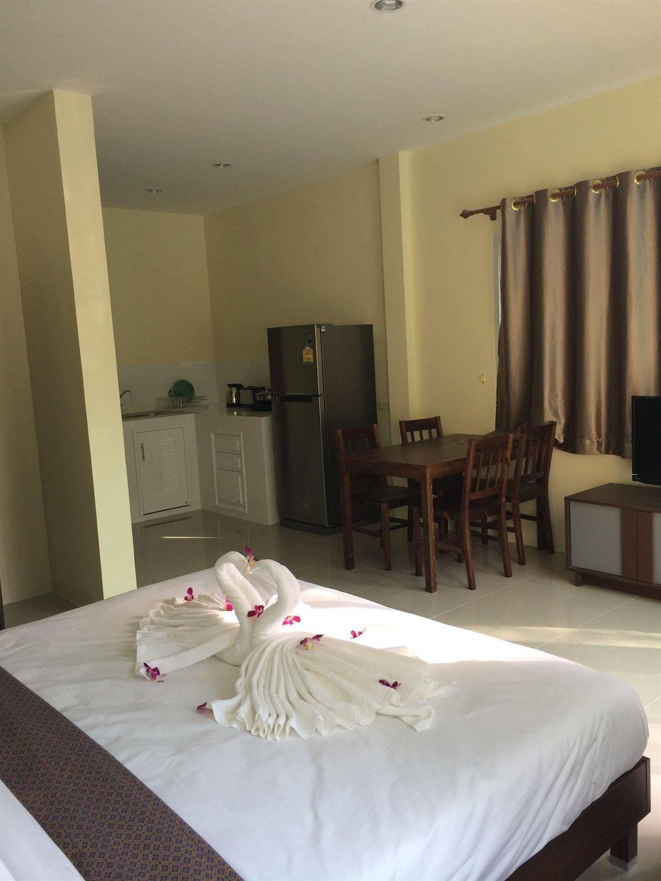 Lucky Lek Resort Rawai Exterior photo