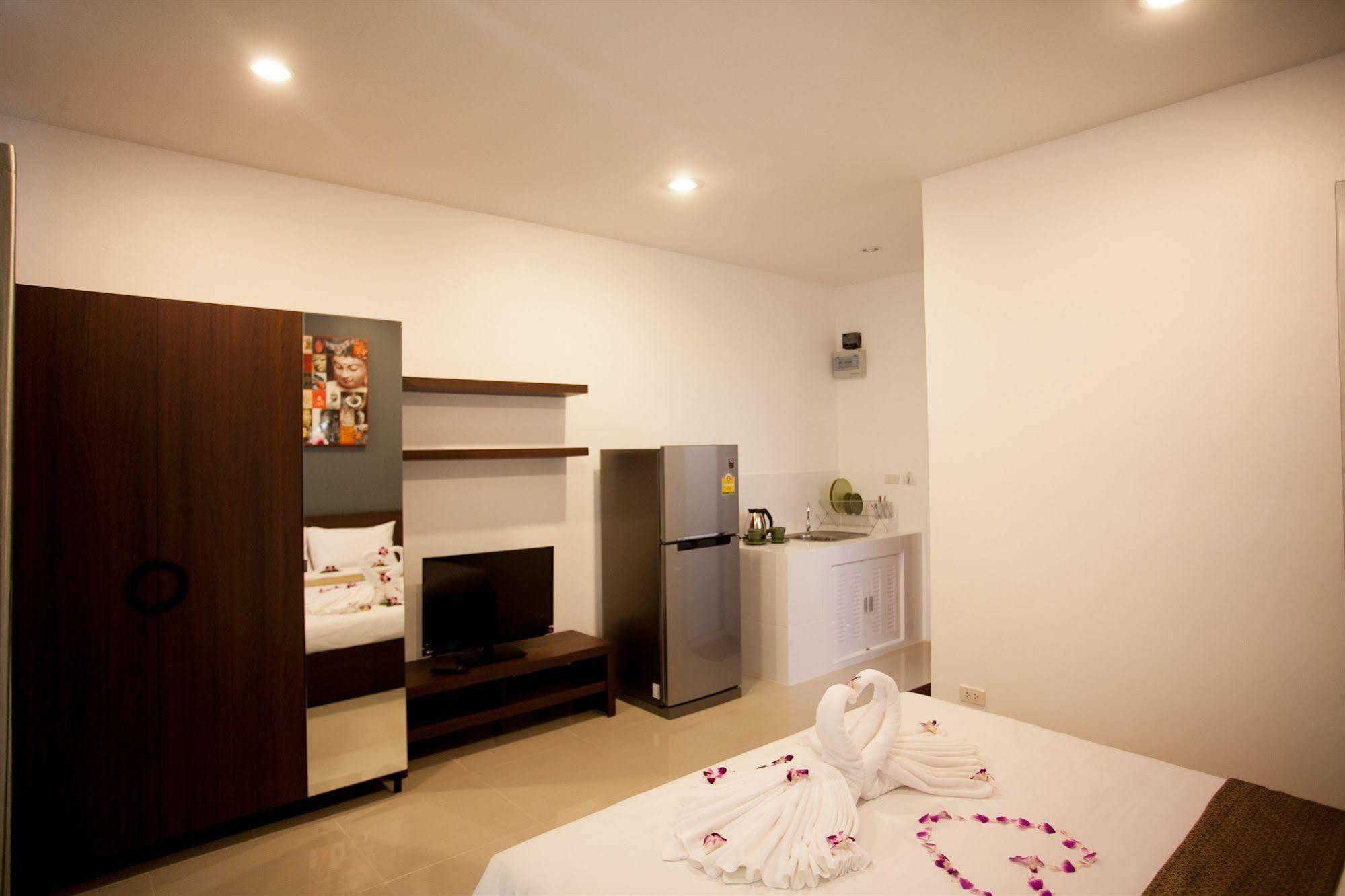 Lucky Lek Resort Rawai Exterior photo